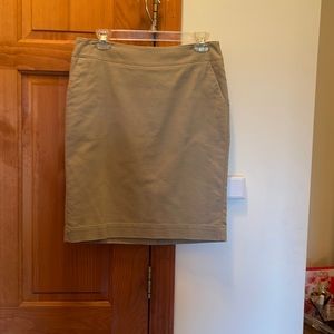 Khaki casual skirt with pockets